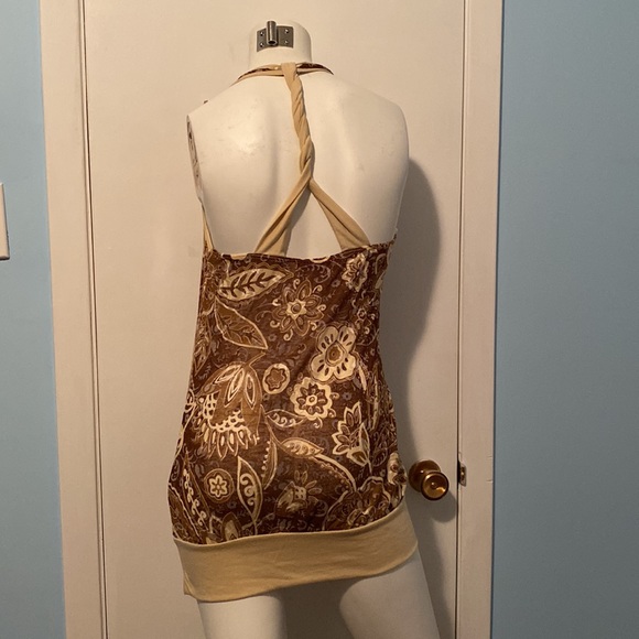 Charlotte Russe Halter Top with unique TwistDesign on back - Picture 4 of 5